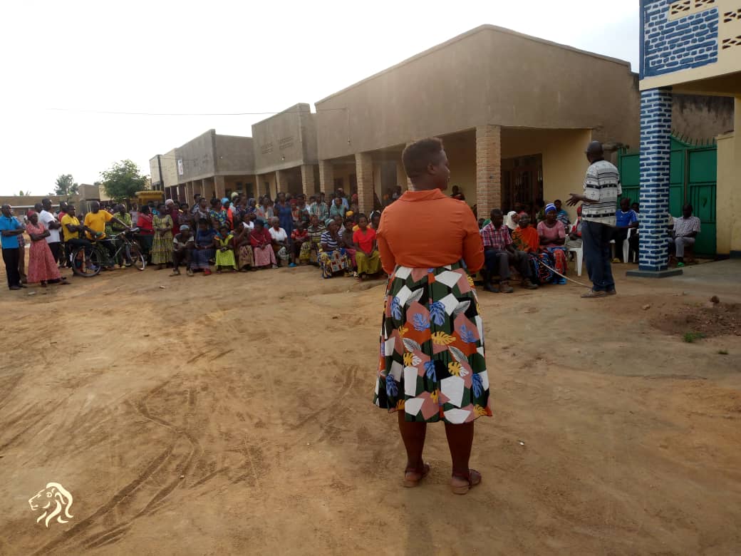 RilimaBugesera's tweet image. Uyubobozi iyo bwegereye abaturage buganira ku biteza imbere aho batuye n'abaturage. Mu nteko rusange y'abaturage mu kagari ka #Kabeza, muri @RilimaBugesera inteko yibanze:
1️⃣Kwitegura umunsi w'intwari z'igihugu
2️⃣Gahunda yo guhunika
3️⃣Umutekano
4️⃣Kwirinda Ibiza

#IsukuHose