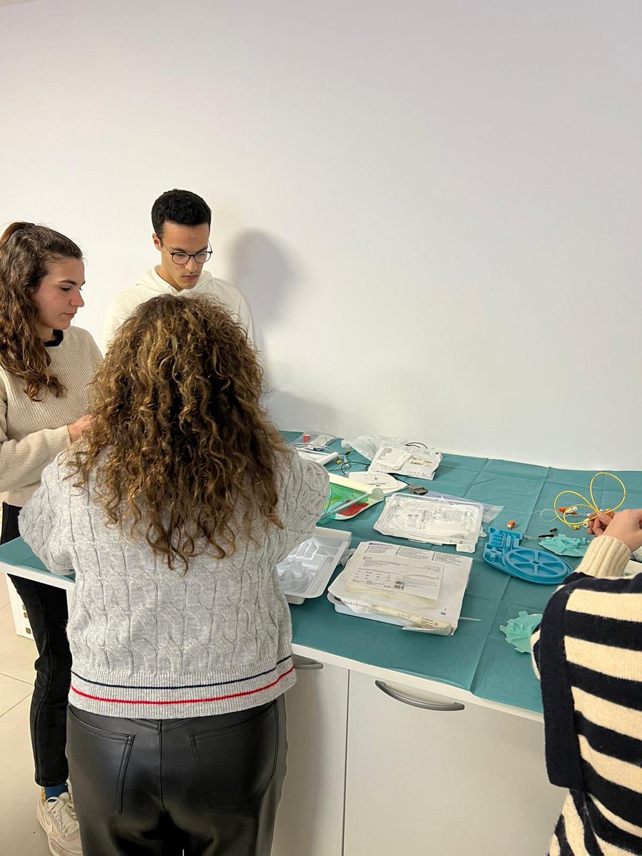 CriticsTauli's tweet photo. Comencem l’any amb els tallers del #postgraucardiorespitauli.
Ahir els alumnes van treballar sobre VMNI i marcapassos #CriticalCare #ICU #nurselearning @parctauli @I3ptT @simulaciotauli https://t.co/Ma32iDEunI