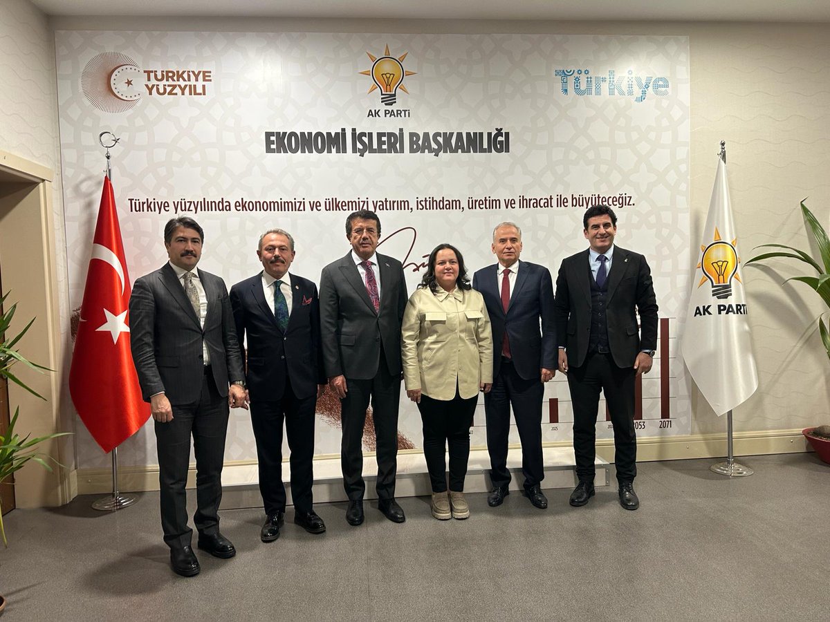 📍AK Parti Genel Merkezi

Ekonomi İşlerinden Sorumlu Genel Başkan Yardımcımız Sn. Nihat Zeybekci'yi Milletvekillerimiz Sn. Cahit Özkan, Sn. Şahin Tin ve Sn. Nilgün Ök ve İl Başkanımız Sn. Yücel Güngör ile birlikte ziyaret ederek çalışmalarında kolaylıklar ve başarılar diledik.