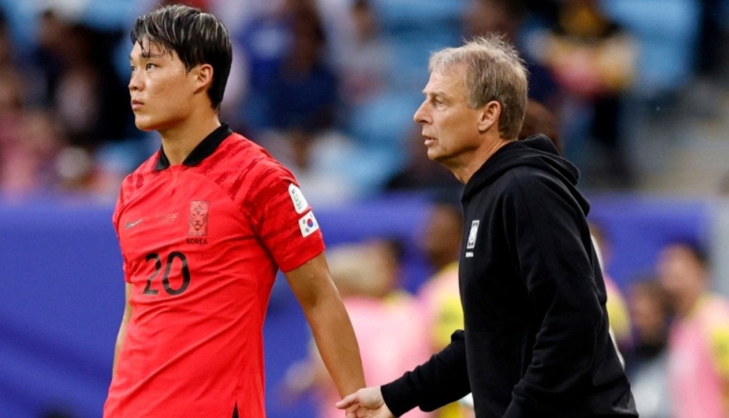 lili686222's tweet photo. Notably, all Saudi Arabia players participating in this Asian Cup are playing football in the country. While Korea came to the tournament with many stars playing football in Europe such as Son Heung-min, Kim Min-jae, Lee Kang-in...

Korea could face a lighter opponent if it did not go through a difficult journey in the group stage. Although Son Heung-min and his teammates scored 8 goals, conceding 6 goals caused them to only close Group E with 5 points, ranking second in the group (receiving the most goals among the 16 teams that passed). group stage, equal to Indonesia).

It's hard to believe that the defense of the "Kimchi" team has such a bad performance when the person "in charge" of the defense is the famous midfielder Kim Min-jae (PSG). The confrontation with Saudi Arabia, in the knockout round where there is no room for mistakes, is a measure of quality to test the internal strength of the Taegeuk Warriors.
