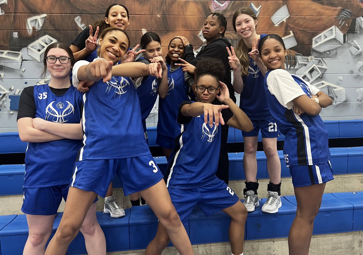 It’s SENIOR NIGHT! 💙🤪