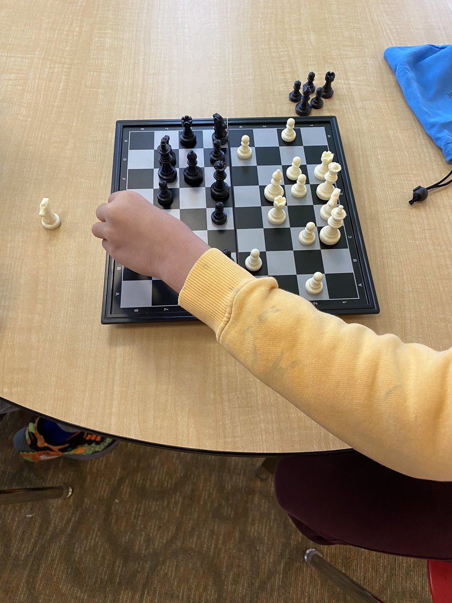 CMPS_Comets's tweet image. The Grade 1-6 students at #CMPS love to play chess!