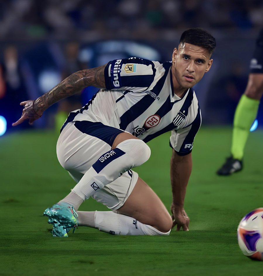 mateoorp12_'s tweet image. 🚨#River ofreció las escrituras del Monumental, el 100% de los pases de Girotti, Vigo, Barco y Mastantuono y un aproximado de 912M de dólares por Villagra.

#Fassi lo consideró insuficiente y pidió más dinero, la estatua de Labruna y las 4 Copas Libertadores. Restan detalles.