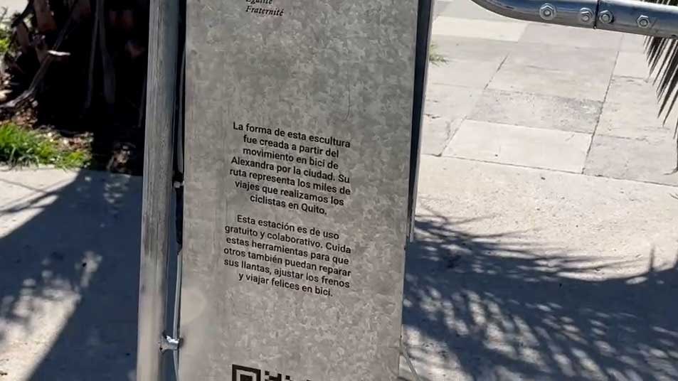 pabelml's tweet image. Hemos implementado estaciones de mantenimiento gratuito para bicicletas en puntos clave de la ciudad: El Labrador, La Magdalena y el Parque El Ejido. Con el apoyo de la Universidad Católica y la Embajada de Francia, estas estaciones "invisibles" están equipadas con todo lo…
