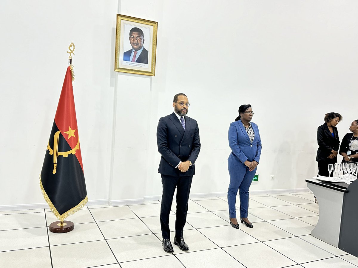 MINJUSDH1's tweet photo. O Ministro da Justiça e dos Direitos Humanos, Marcy Lopes, conferiu posse na manhã desta terça-feira, 30 de Janeiro de 2024, ao novo Delegado Provincial da Justiça e dos Direitos Humanos de Malanje, Dr. João de Assunção Fernandes Agostinho. https://t.co/g6qXZO75GP