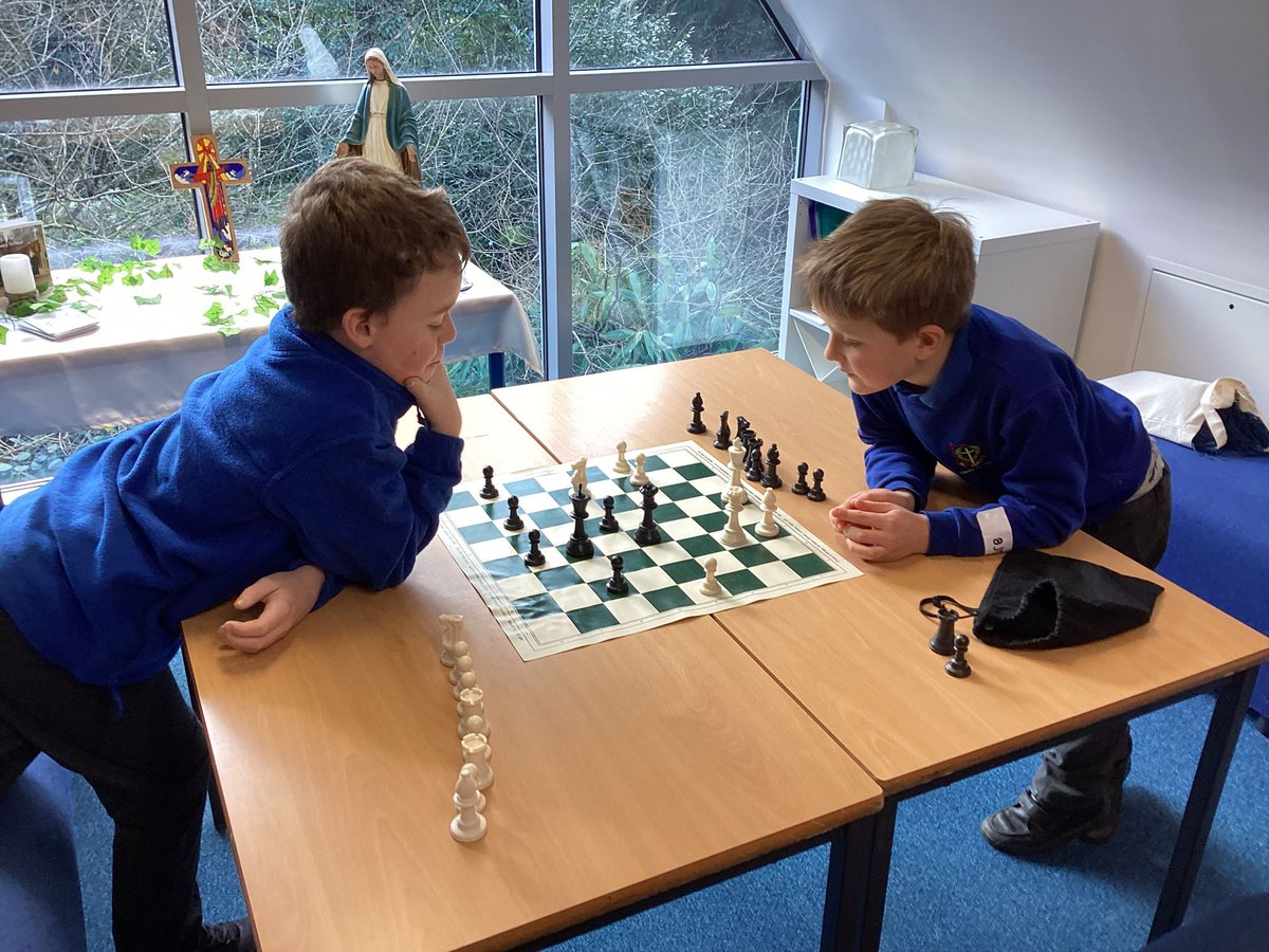 StHeddas's tweet photo. Lunch Club at St Hedda’s.  Chilling, chatting and quiet reading. https://t.co/Cu8TNwCNx7