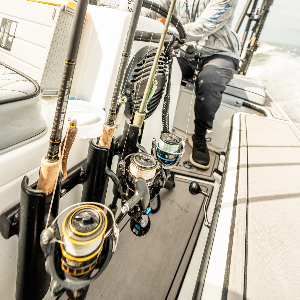 flsportfishing's tweet image. Let's talk about assembling a well-rounded rod and reel combo without having to pawn off family heirlooms. We’re looking for the kind of setup that lets you tangle with #snook, #redfish, and #trout on the flats without needing a second mortgage. 👉️ l8r.it/2WH8