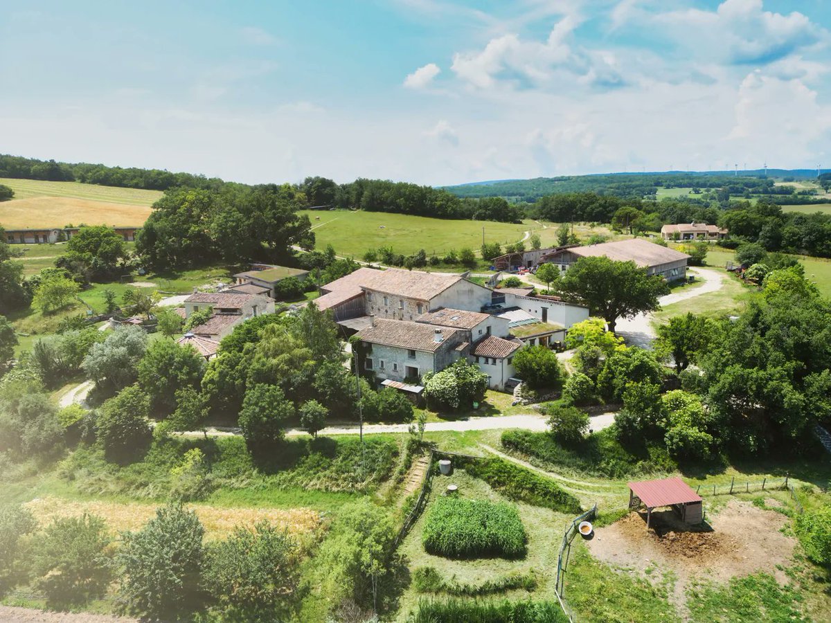 The Regenerative Practitioner Series is the real deal - a six-month course on Zoom culminating, this year, in a three-day Intensive not far from us here at Les Amanins in the south of France. Warmly recommended. Enrolment closes 19 March. regenerat.es/trp/ <a href="/regenesisgrp/">Regenesis</a>