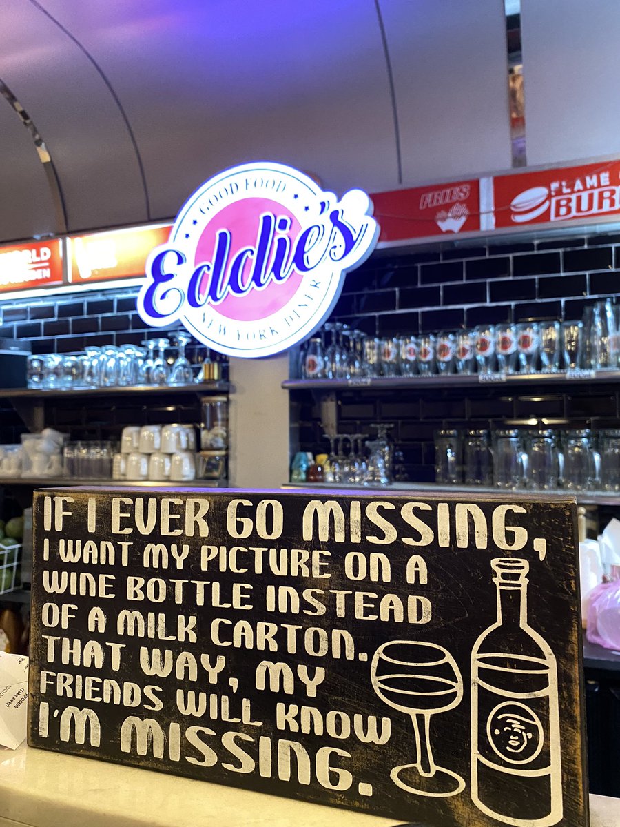 PlumTran's tweet photo. All-day-breakfast restaurant , thats why we always come here at 9pm :))) https://t.co/ATBRXk0w4u