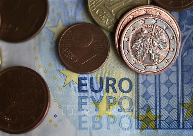 yantvs's tweet photo. According to Eurostat's preliminary report, the growth of 20 economies in the region slowed down (0%) in the fourth quarter of 2023, different from the forecast of a decrease of 0.1% that Bloomberg analysts and data companies predicted. FactSet financial data released earlier. The economy is said to be in a technical recession when there are two consecutive quarters recording negative Gross Domestic Product (GDP) growth. Also according to Eurostat data, the EU economy did not grow in the last quarter of last year after shrinking by 0.1% in the third quarter.

The data also shows that the EU and Eurozone economy in 2023 will grow by 0.5% over the previous year, slightly lower than the forecast of 0.6% issued by the European Commission (EC) in November. 2023. At that time, the EC expected the Eurozone economy to grow by 1.2% this year. However, European officials in January said that this growth rate may be lower.