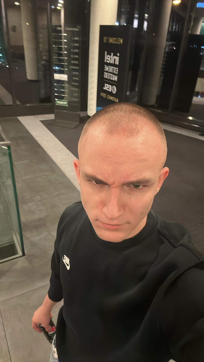 kisserek tweet media