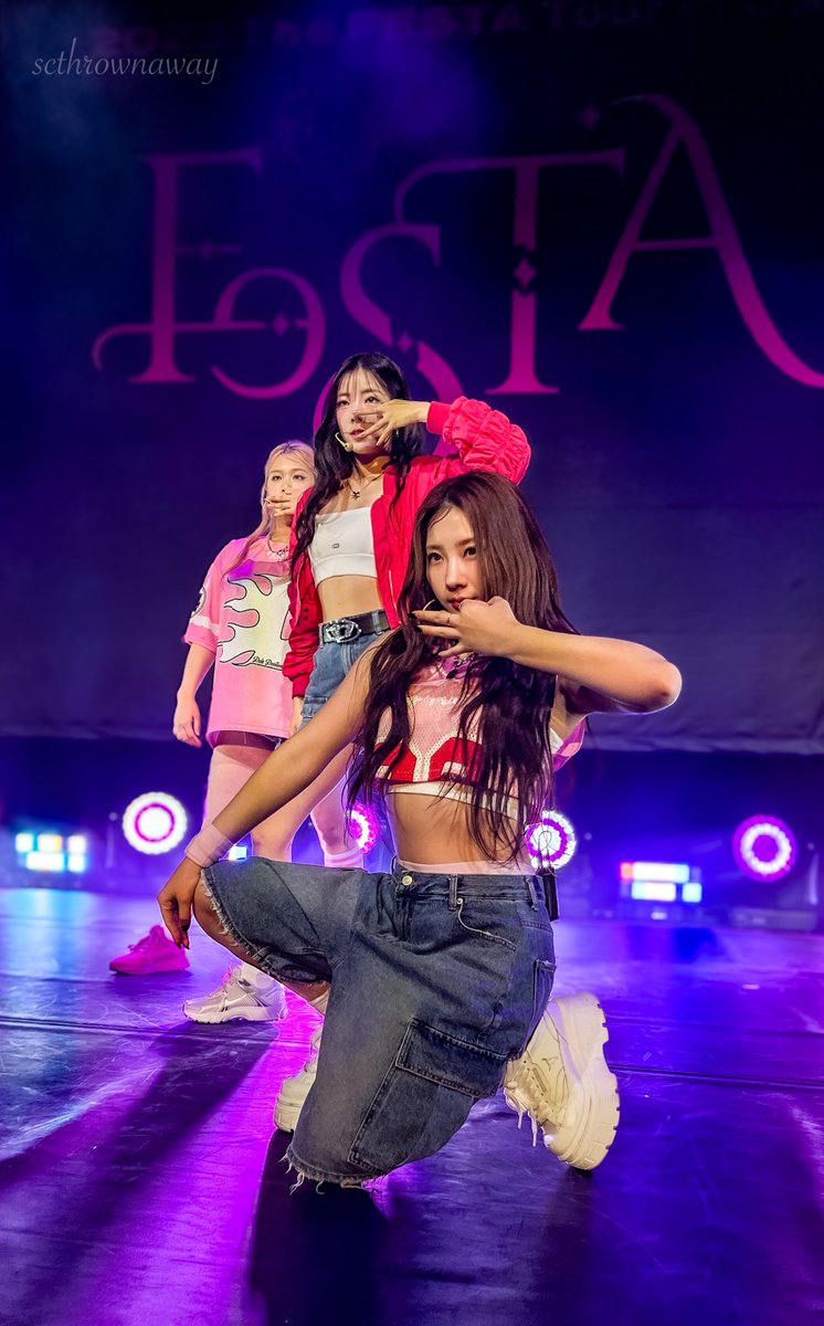 Chaein, GoEun &amp; Swan
#채인 #CHAEIN
#고은 #나고은 #NAGOEUN #GOEUN 
#SWAN #수안 
#퍼플키스 #PURPLE_KISS #PURPLE_KISS_THE_FESTA_TOUR