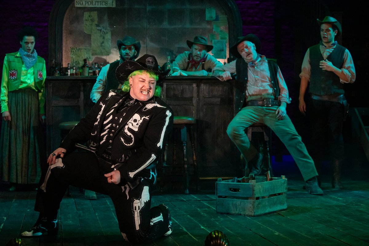 royalcourt's tweet image. You only have until 10 Feb to catch Charlie Josephine's ★★★★ 'audacious hit' City AM #Cowbois.

Best availability is on matinee performances, Thursday and Saturday.

Book now to avoid disappointment. Must end 10 Feb.
🎟️Get your tickets: bit.ly/COWBOIS

📸 Ali Wright