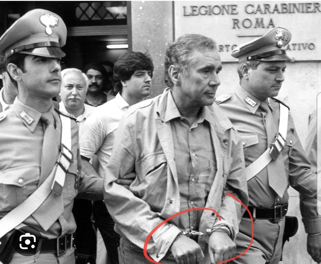 Per favore, fate silenzio. Grazie.👇 #Tortoraierannocente