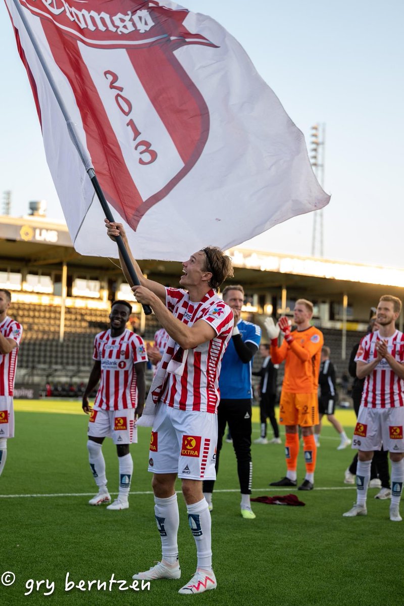 Vi syng for dæ Niklas Vesterlund🫵🏼

Vi skulle så gjerne beholdt dæ lenger, men vi unne dæ samtidig sjansen. En ukjent danske som på kort tid ble fansens favoritt. Takk for at du alltid ga alt for de rød og hvite stripen🔴⚪️