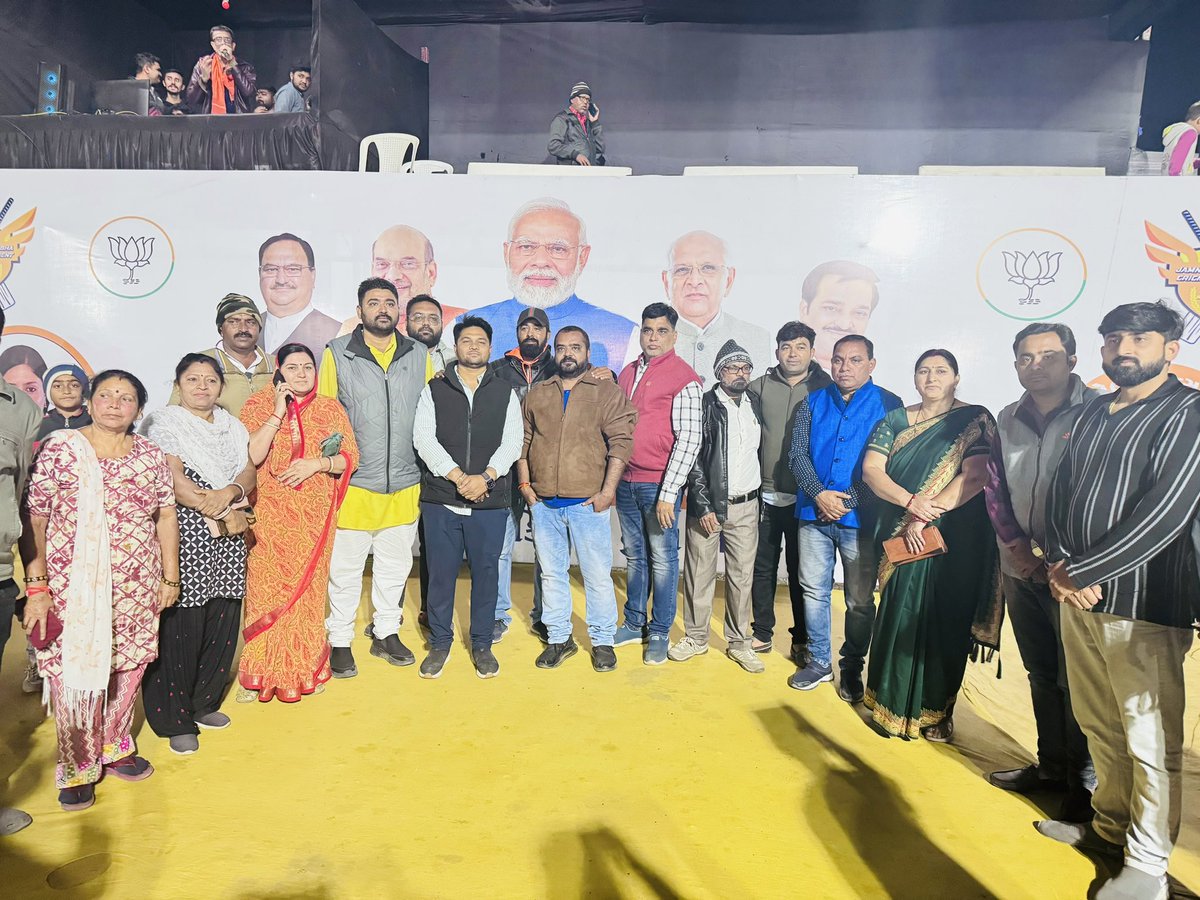 YatinPandya1's tweet photo. જામનગર- દેવભૂમિ દ્વારકા સાંસદ ખેલ મહાકુંભ રાત્રી ક���રિકેટ ટુર્નામેન્ટ ત્રીજા દિવસના મહેર અને અયોધ્યા ઇલેવન ટૉસ કરીને શરૂઆત કરી હતી 
જેમાં જામનગર મહાનગર વોર્ડ નંબર 6 ના  સાથી સભ્યિયો જોડાયા હતા🏏🏏🏏
#sansadkhelmahotsav2024 
#poonambenmaadam 

@PoonambenMaadam https://t.co/aZoAnI81Eo