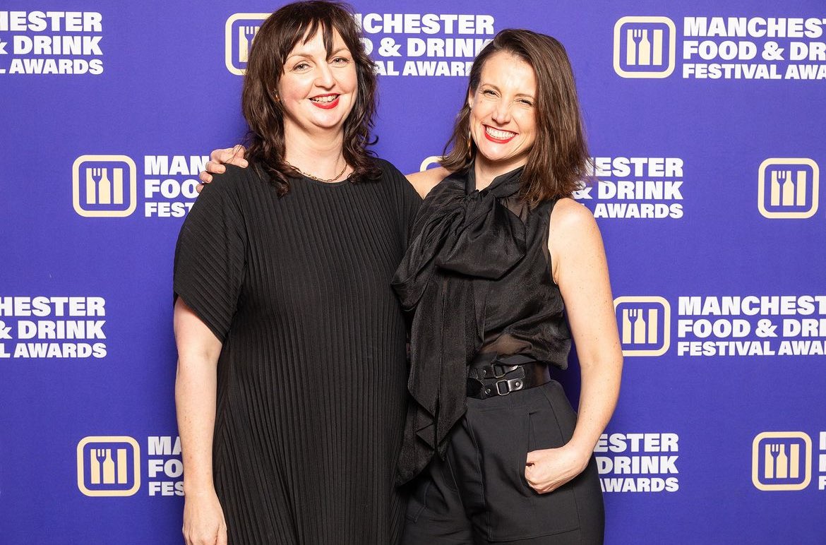 HUGE congrats to all the restaurants, bars and suppliers celebrated at last night’s <a href="/McrFoodFest/">McrFood&DrinkFest</a> 👏🏻👏🏻 you’re all winners to us! Lovely to see so many people who’ve supported Eat Well get the recognition they deserve. And thank you to <a href="/thevainphotos/">Carl Sukonik</a> for this photo 🧡