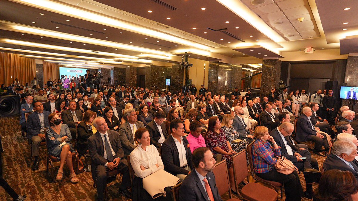 Gracias a <a href="/tvnnoticias/">TVN Noticias</a> por la invitación a Mesa de Periodistas. 
Panamá, como el resto de Latinoamérica, enfrenta grandes retos en materia de democracia, tenemos el reto de reconstruir la democracia panameña, de trabajar duro para recuperar la confianza en nuestras instituciones