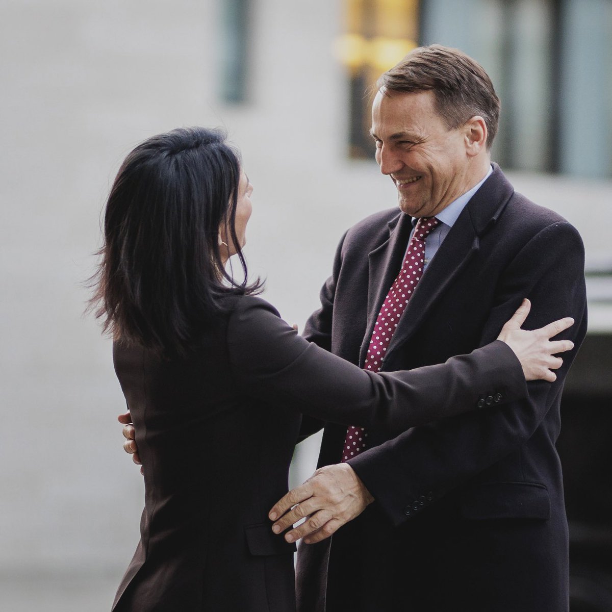 GermanyDiplo's tweet image. Welcome, @SikorskiRadek! A strong #Europe needs German-Polish friendship &amp;amp; creative power - and we need our Europe more than ever. We want to seize the opportunity to work closer &amp;amp; better together, also in the #WeimarTriangle with France. @ABaerbock 1/3