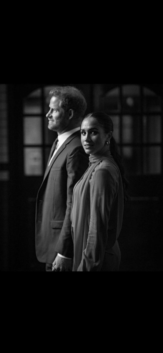 QueenRMade1's tweet photo. ‘Kindly take your finger out of my face,’ Meghan told Prince William after he angrily pointed his finger at her face. 
🇺🇸Meghan knows her worth &amp; doesn’t tolerate bullying nonsense from any man, 🇬🇧👑heir or 🇬🇧king. 👏🏿👏🏿👏🏿 https://t.co/CDni8GhraK