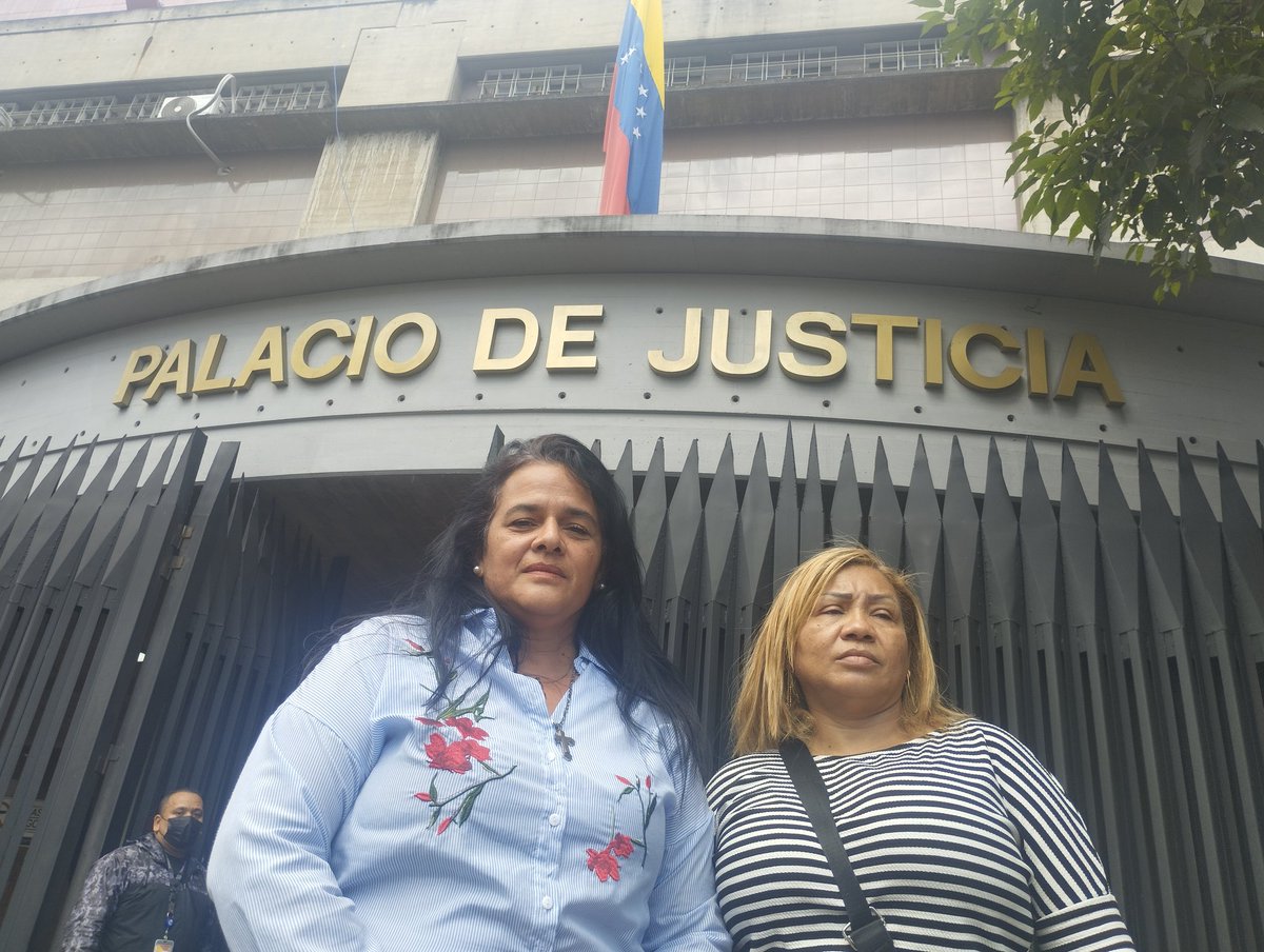 torreseduardoj's tweet photo. 🇻🇪🇺🇳🚨7 días de la detención arbitraria y desaparición forzada de  3 dirigentes de @VenteVenezuela . A Yrama y Mirtha, esposa y hermana de Luis Camacaro,  les siguen  negando la  información. #DONDEESTAN?

La desaparición forzada es crimen de lesa humanidad
⚖️SOS CPI⚖️ https://t.co/8vhmrI8VDS