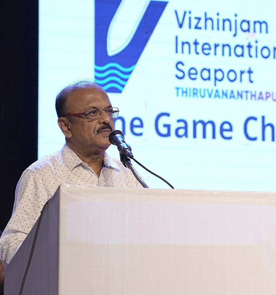 PalodeAdil's tweet photo. VISL CEO Dr. Jayakumar resigns. Jayakumar applied to resign when his term of appointment was about to expire. He has been VISL CEO since 2016. He is an official who played a decisive role in the construction of Vizhinjam port.

@PortOfVizhinjam 
#VizhinjamPort #ReporterTV https://t.co/s4eP1xEqlV