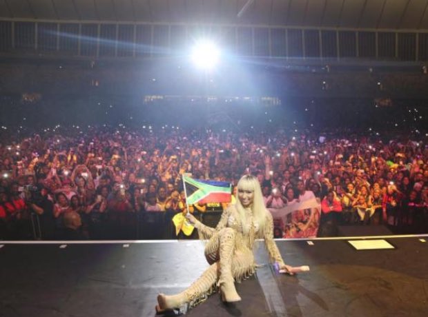 Nicki minaj reveals that she will be touring in Nigeria this year ! 🇳🇬