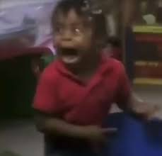 _BangtanBang's tweet photo. Eu quando era pequena quando ia andar de avião  
   //     Eu agora quando tenho que andar de avião (ainda continuo borrada mas tenho ansiedade social e os outros não podem saber que tou à beira de um colapso pq tou a fazer tudo sozinha) https://t.co/kQGjkqU9hg