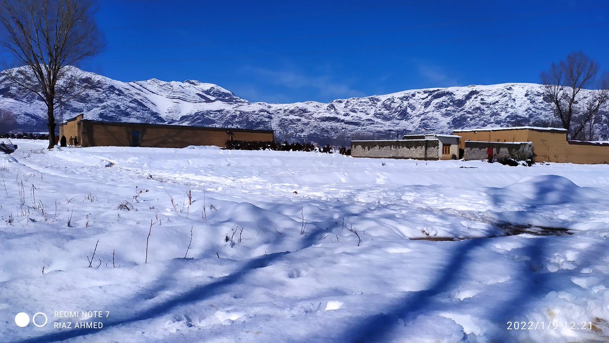 RiaZ76244's tweet photo. As snow graces various regions of Pakistan this year, here's a nostalgic glimpse into Tirah Khyber' s winter wonder from the past – a landscape adorned with the elegance of nature's frozen art,where each snowfall whispered stories of the breathtaking beauty that blankets my hometown..
#snowfall #tuesdayvibe #صرف_10_سال #thicktrunktuesday #عمران_خان_پر_ظلم_نامنظور #Protest