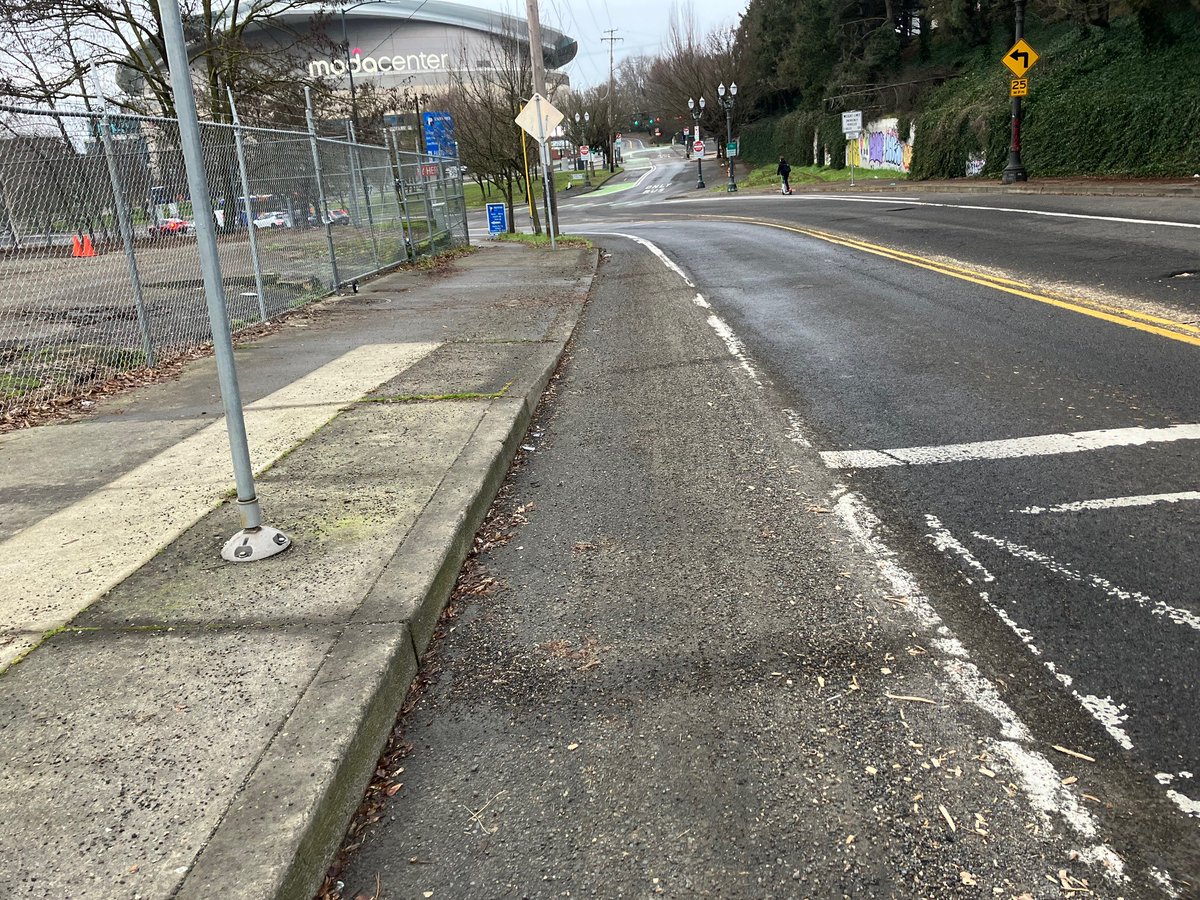 Still surfing gravel on my morning commute, although the <a href="/PBOTinfo/">Portland Bureau of Transportation</a> tracker says these areas have been swept.  bikeportland.org/2024/01/25/pbo…