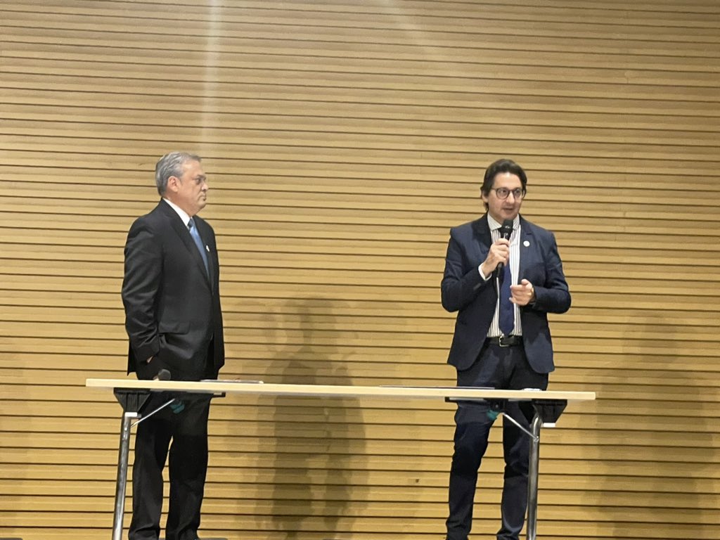 La seguridad alimentaria es un asunto definitivo en la agenda público-privada de Bogotá y la región, para garantizar alimentos saludables a sus habitantes y un mercado sostenible a los productores. Bienvenido el cluster, iniciativa que lanzó hoy la <a href="/camaracomerbog/">Cámara de Comercio de Bogotá</a> <a href="/FAO_Colombia/">FAO Colombia</a>