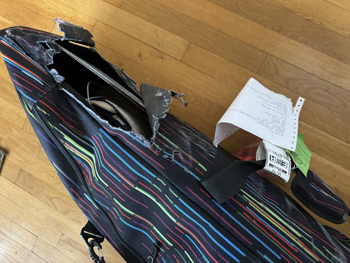 supsharm's tweet photo. Hey @Delta having my snowboard sent to me a day later is one thing. What is this? And how is this an acceptable form of returning a passenger’s luggage? https://t.co/Ft8Yx3FEoX