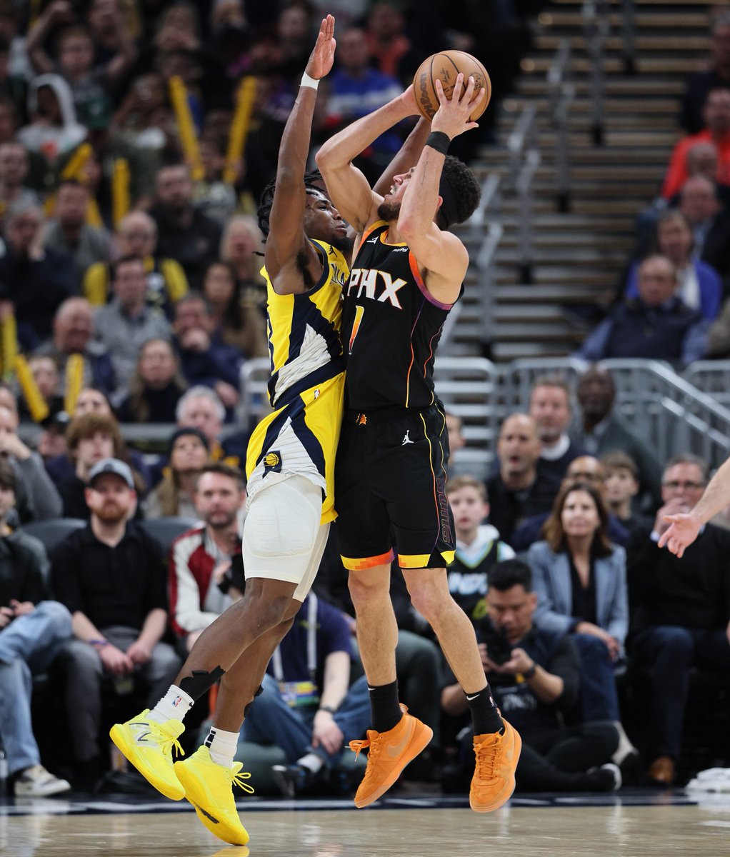UofBasketball's tweet photo. Most Pull-Up FGA over the last 15 games:

1. Booker: 179 FGA—58.4 EFG%
2. Paolo: 165—42.4%
3. Luka: 156—51.0%
4. Mitchell: 154—50.3%
5. J. Murray: 151—54.6%
6. Fox: 142—38.0%
7. SGA: 131—53.1%
8. Dame: 128—46.1%
9. Brunson: 127—52.8%
10. Edwards: 142—40.7%

Takeaways? https://t.co/XFetb3zX6f