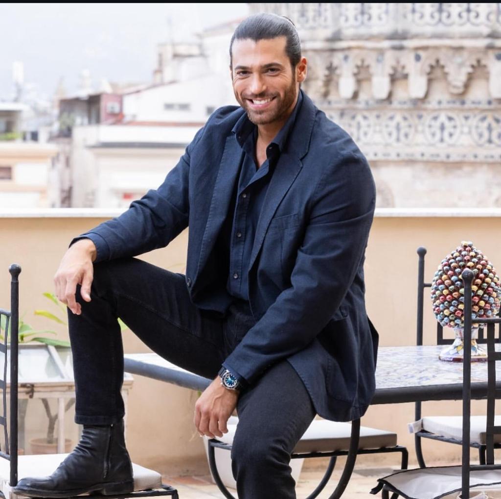 Chegando pra acabar com a saudade que tava dele ! Né meninas ?? Boa tarde 🤗
#CanYaman 
#FrancescoDemir 
#ViolaComeIlMare2