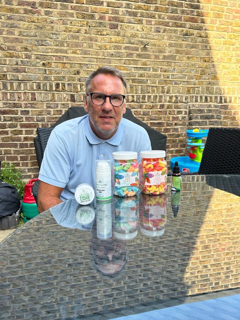 PaulMerse's tweet image. Retweet and follow @supreme_cbd if you want to try @supreme_cbd free of cost tonight 👍🏻 will help some my followers out who suffer from anxiety/depression any aches/pains or insomnia,  you can all also save 40% here with code Merson40 at checkout supremecbd.uk #cbd #ad