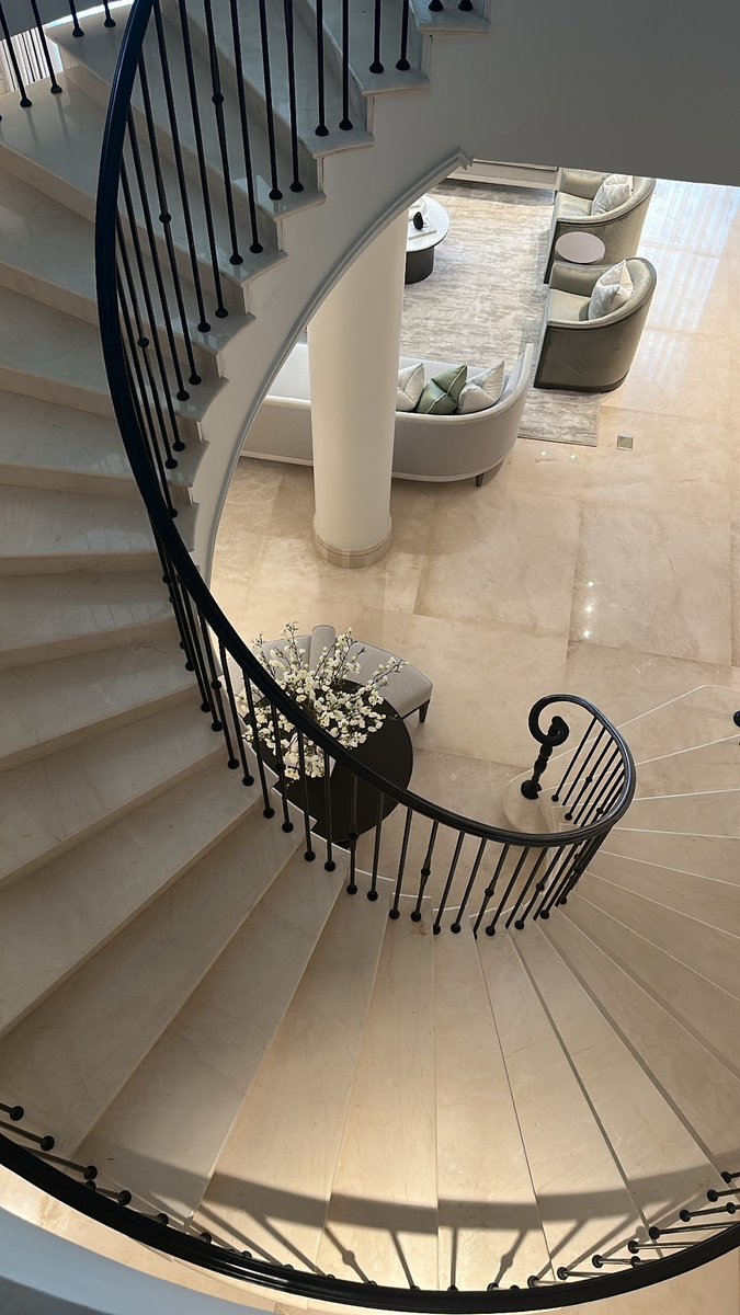 maram_interior's tweet photo. من مشاريعنا الأخيره .. تصميم وتنفيذ ڤيلا خاصة بتصميم معاصر فاخر .. صممت كل القطع خصيصاً للمشروع . 
#تصميم_داخلي https://t.co/Gn2HHmvFqH