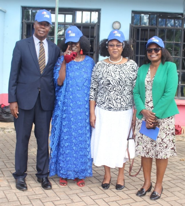 TheWiperParty's tweet photo. Viongozi wanaotaka kuwania viti  vya kisiasa wamemtembelea mkurugenzi mkuu wa chama cha WDM Mhandisi Julius Wambutura katika makao makuu ya chama hicho, Nairobi. Viongozi hao wametaja kwamba @skmusyoka  anafaa kuongoza Kenya na ndiye mwenye uwezo wa kuinua uchumi wa taifa. https://t.co/Iaq71mR8SZ