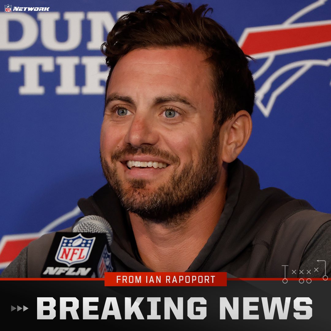 RapSheet's tweet photo. The #Bills are promoting LBs coach Bobby Babich to be their new defensive coordinator, sources tell me and @MikeGarafolo. 

Babich has worked his way up in Buffalo since 2017, now lands in a prime job for Sean McDermott. https://t.co/4ZqhHsDpwA