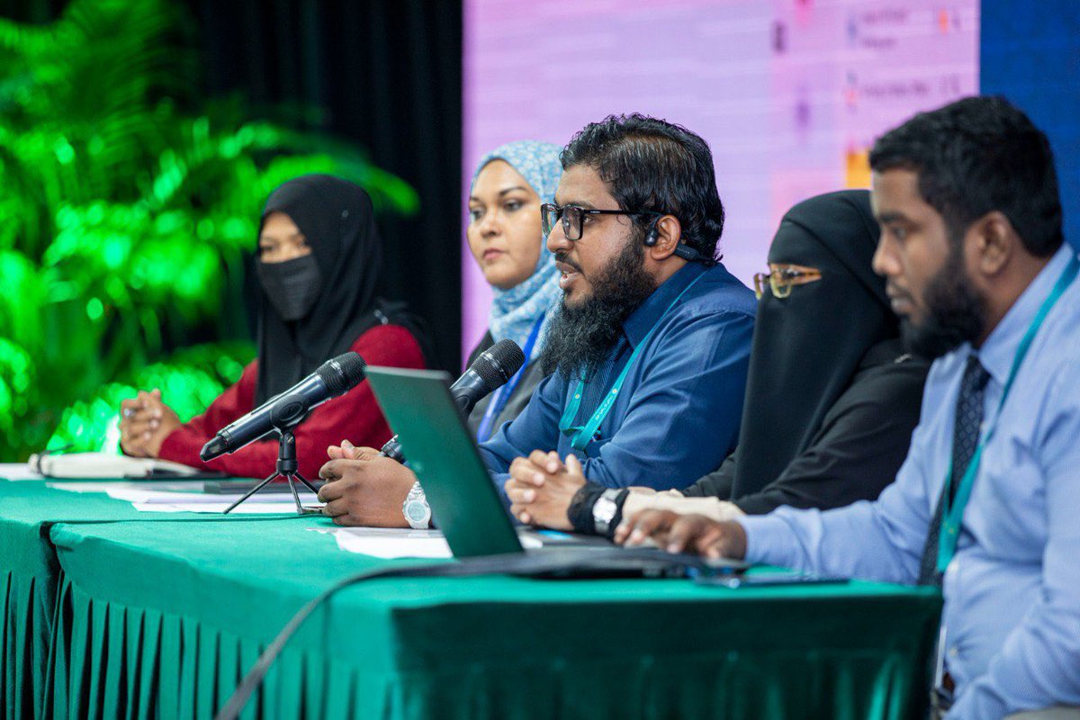 MVIaffairs's tweet photo. Ministry of Islamic Affairs organized an event to provide information about "The Risaalath" programs to schools. Representatives of schools in Greater Male' area attended the meeting while schools in other atolls participated online. https://t.co/nNzqB1nH5w