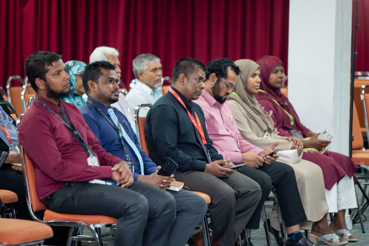 MVIaffairs's tweet photo. Ministry of Islamic Affairs organized an event to provide information about "The Risaalath" programs to schools. Representatives of schools in Greater Male' area attended the meeting while schools in other atolls participated online. https://t.co/nNzqB1nH5w