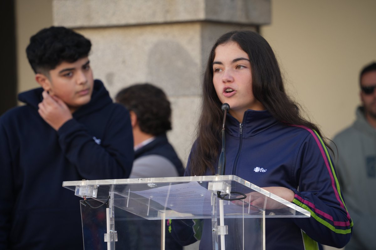aytovvaserena's tweet photo. ▶  Con la lectura de un manifiesto, el colegio San José finaliza la Semana de la Unidad y el Respeto  🕊☮

Una iniciativa que comenzó el pasado día 24 de enero y que finaliza hoy en la que se han desarrollado distintas actividades en el centro https://t.co/SUOxpSAmwY