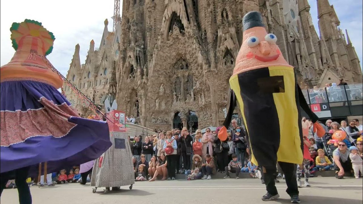 jdaumal's tweet photo. Gràcies @bcn_ajuntament @GUBBarcelona @Bcn_Gracia @jaumecollboni @laiabonetrull @_VictoriaAlsina @GemmaTarafa @bcnencomu @Elisendalamany @danielsirera per no deixar celebrar als infants de l'escola @EscPublicaSAFA el carnaval fent la rua pel barri. Sou uns genis de la gestió... https://t.co/04DmqjGgu0