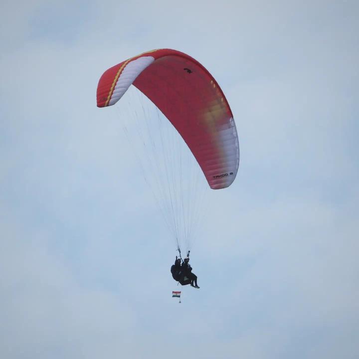 mizoraminsta's tweet photo. Mizoram Aero Sports Association Takeoff at Bawngchawm tlang, Serchhip.
.
.
Pic credit 📷 @zira_pc_198_naturelovers
.
.
.
#aerosport #paragliding #serchhip #mizoram #mizoraminsta #northeastIndia #sports https://t.co/6CETDODTiW
