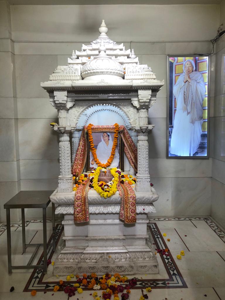 SethSpn's tweet photo. नासै रोग ���रे सब पीरा, जपत निरंतर हनुमत बीरा
#हनुमान_सेतु #लखनऊ
#जय_जय_सियाराम 
#जय_जय_जय_बजरंगबली https://t.co/DooEByGUFl
