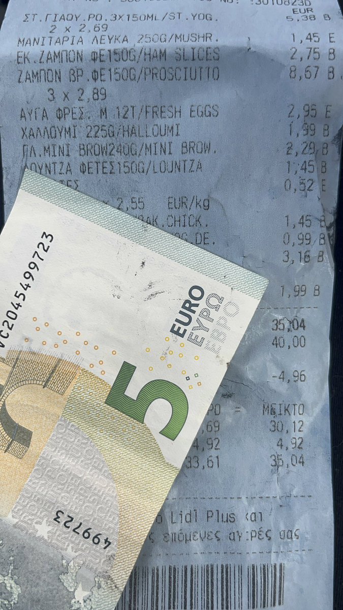 girlwithredhurr's tweet photo. Change was €4.96. So naturally they just give you €5. #OnlyinCyprus https://t.co/BVDscIscQa