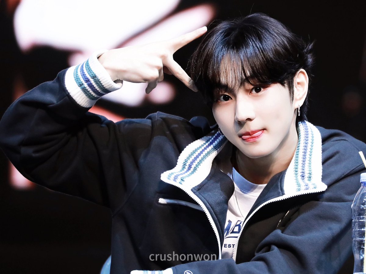 crushonwon's tweet photo. 🐱🐰

#정원 https://t.co/U0S0i5UXDf