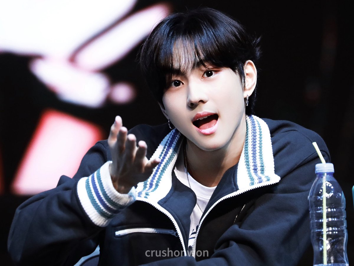 crushonwon's tweet photo. 🐱🐰

#정원 https://t.co/U0S0i5UXDf