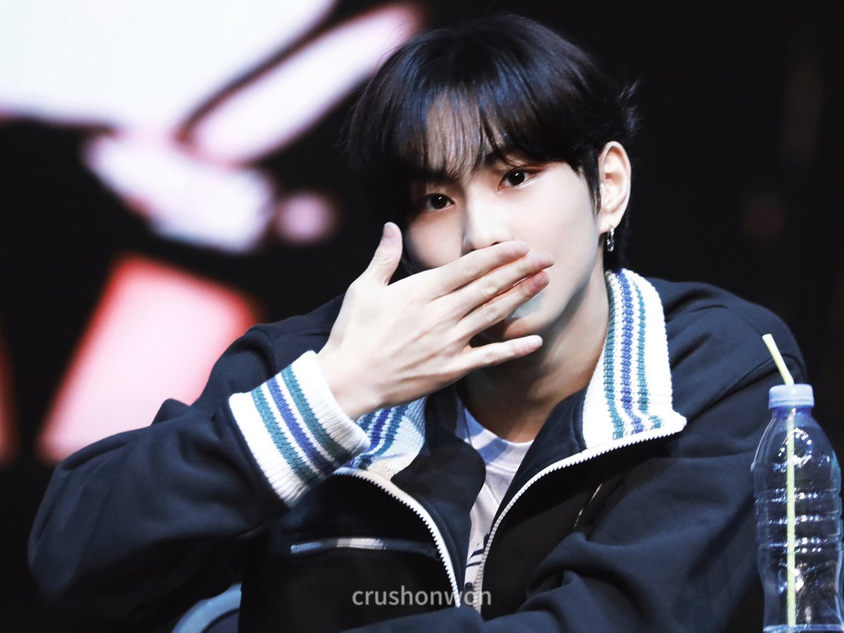 crushonwon's tweet photo. 🐱🐰

#정원 https://t.co/U0S0i5UXDf