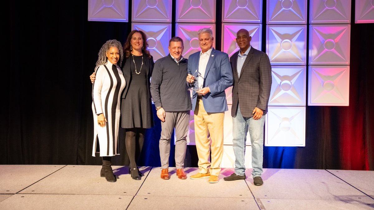 DrKarenKnudsen's tweet photo. I'm excited to be in Atlanta to celebrate the incredible individuals who give their time and energy in support of the @AmericanCancer Society's mission! 

Last night, we honored Dr. Paul Schroy and Scott Rollin with the Volunteer Leadership Award. #VolunteerLeadershipSummit https://t.co/1jLOBiu3yQ