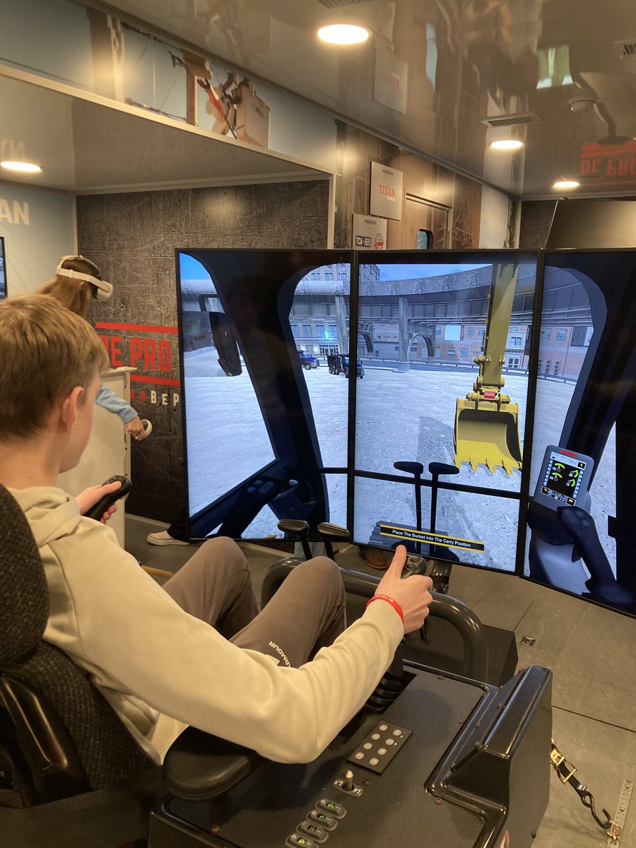 BedCoSchools's tweet photo. #CascadeMiddleSchool, #CommunityMiddleSchool & #LibertySchool students recently received a visit from Be Pro Be Proud, a mobile education team aiming to introduce technical careers through simulation experiences like welders, heavy equipment operators, linemen & truck drivers! https://t.co/wYbmjjQzkX